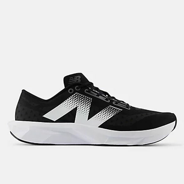 軽量でミニマルなスピード重視のデザイン ニューバランス (newbalance) ランニングシューズ FuelCell Pvlse v1 フューエルセル メンズ ブラック 25.0cm?28.5cm MFCNPCBD MFCNPCB-D【KS】