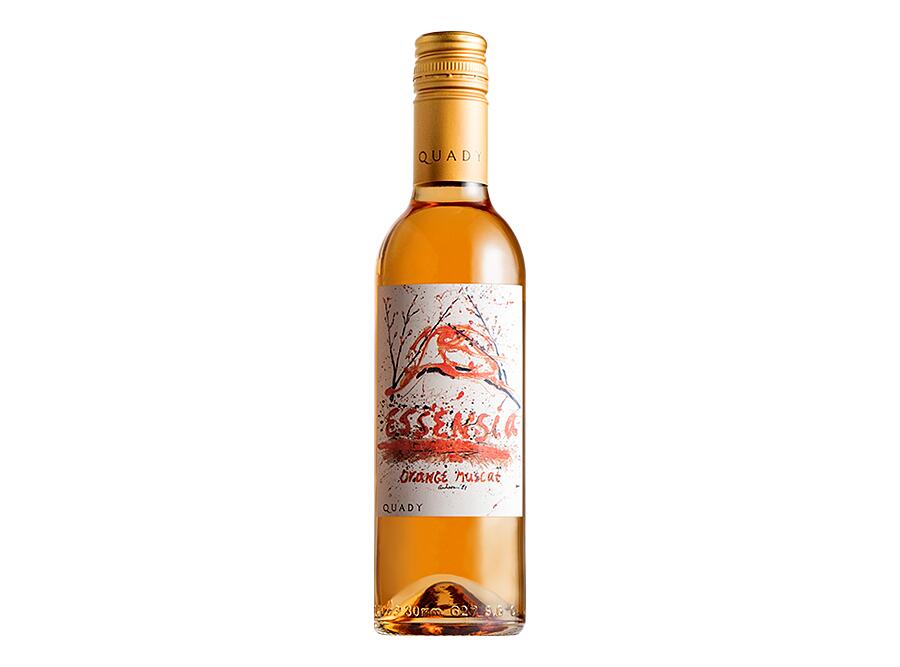 Quady Wineryの傑作、オレンジマスカット100%使用の甘口ワインが2023年ヴィンテージで登場。カリフォルニアの太陽の恵みを受けた濃密な果実味とエキゾチックな香りが心地よく調和した、食後のひと時やデザートワインとして最高のチョイスです。母の日・父の日・お中元・結婚式などのギフトシーンにもおすすめです。商品情報カテゴリワインタイプ貴腐ワイン容量375ml生産者Quady Winery生産地アメリカ　カリフォルニア原産地呼称カリフォルニア品種オレンジ・マスカットアルコール度数15.0%おすすめ料理パネットーネ（イタリアンドライフルーツケーキ）：ドライフルーツの濃厚な甘みと香りがワインの豊かなマスカット香とドライアプリコット、オレンジの風味と完璧に調和します。 ブリュレ状のかぼちゃプリン：焦がしたキャラメルの香りとマスカットの華やかなアロマが相互に引き立ち、甘口ワインの濃密な味わいが冷たいクリーミーさと好対比を生み出します。 アプリコットジャムを使ったタルト：ワイン由来のドライフルーツ感とアプリコットの酸味ある甘さが共鳴し、15度のアルコール度数が全体のバランスを整えます。 フォアグラのテリーヌ：脂肪分の多い肉の濃厚さを爽やかなオレンジ感が切り分け、甘口の優Quady Wineryの傑作、オレンジマスカット100%使用の甘口ワインが2023年ヴィンテージで登場。カリフォルニアの太陽の恵みを受けた濃密な果実味とエキゾチックな香りが心地よく調和した、食後のひと時やデザートワインとして最高のチョイスです。母の日・父の日・お中元・結婚式などのギフトシーンにもおすすめです。商品情報カテゴリワインタイプ貴腐ワイン容量375ml生産者Quady Winery生産地アメリカ　カリフォルニア原産地呼称カリフォルニア品種オレンジ・マスカットアルコール度数15.0%おすすめ料理パネットーネ（イタリアンドライフルーツケーキ）：ドライフルーツの濃厚な甘みと香りがワインの豊かなマスカット香とドライアプリコット、オレンジの風味と完璧に調和します。 ブリュレ状のかぼちゃプリン：焦がしたキャラメルの香りとマスカットの華やかなアロマが相互に引き立ち、甘口ワインの濃密な味わいが冷たいクリーミーさと好対比を生み出します。 アプリコットジャムを使ったタルト：ワイン由来のドライフルーツ感とアプリコットの酸味ある甘さが共鳴し、15度のアルコール度数が全体のバランスを整えます。 フォアグラのテリーヌ：脂肪分の多い肉の濃厚さを爽やかなオレンジ感が切り分け、甘口の優rakutenfy