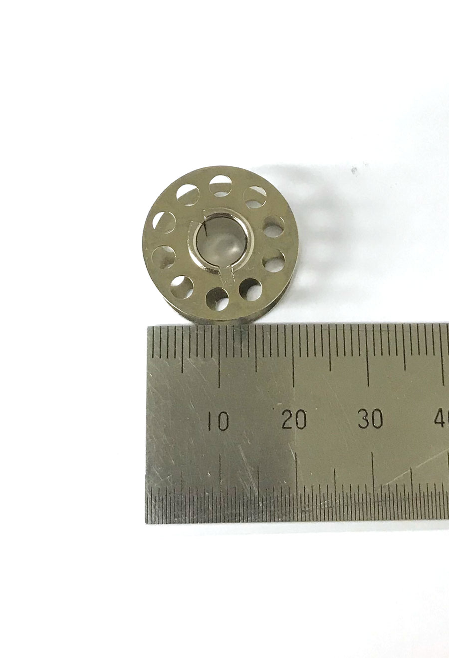 アパレル・手芸のプロ用具 「匠」の《Prym》プリム　ドイツ・ボビン・スチール（厚型）12個セット20.5mm（直径）×11.5mm（高さ）　内径6.2mm611 985｜アングル3