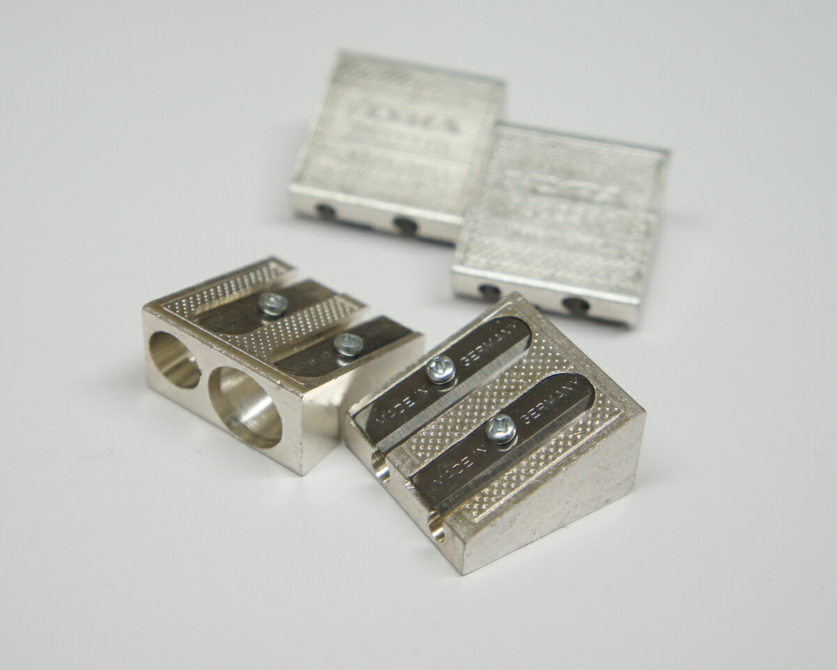 色鉛筆＆鉛筆削り器　クロスマーカーシャープナー　鉛筆削り2穴　ツインシャープナー