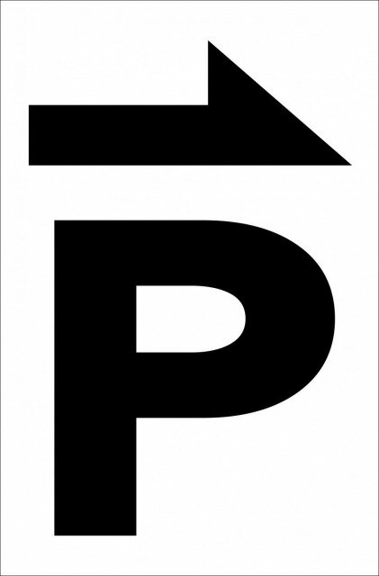 シンプル縦型看板「Pマーク（黒）右矢印」駐車場 屋外可のサムネイル