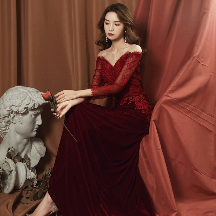 ウエディングドレス カラードレス パーティードレス 演奏会 発表会 イブニングドレス ウェディングドレス カクテルドレス ワインレッド ベルベット オフショルダー レース 長袖 ロングスリーブ 結婚式 二次会 披露宴 コンサート 花嫁 前撮り 後撮り ブライダル 袖あり