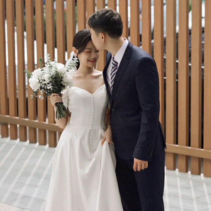 ウェディングドレス 結婚式 Aラインドレス ウエディングドレス 二次会ドレス 花嫁 海外挙式 披露宴 ブライダルドレス ロングドレス 白 オフホワイト サテン 前撮り バックレース 肩出し 前撮り 海外挙式 エレガント クラシック 上品 清楚 ナチュラル セミオーダー可能