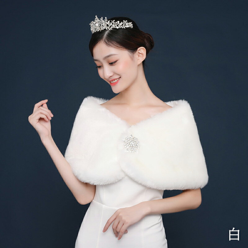 ウエディングケープ ウェディングケープ ブローチ付き ウェディングショール ファーケープ ブライダル 結婚式 二次会 披露宴 発表会 花嫁 秋冬 白 オフホワイト パーティー 肩掛け 海外挙式 前撮り フォーマル 成人式 レッド ワインレッド グレー ブラック パープル