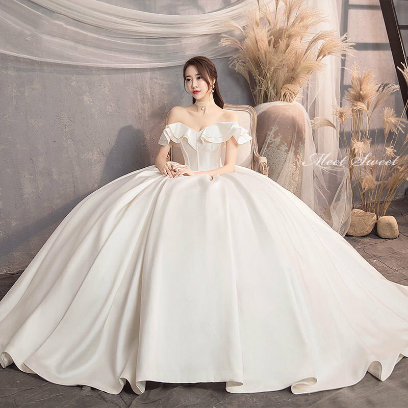 ウェディングドレス ウエディングドレス 結婚式 披露宴 二次会ドレス 前撮り パーティー サテン 袖あり ロング丈 ロングドレス プリンセスラインドレス トレーン ホワイト ブライダルドレス 花嫁ドレス エレガント 海外挙式 セミオーダー ボリューム クラシカル 王道 上品
