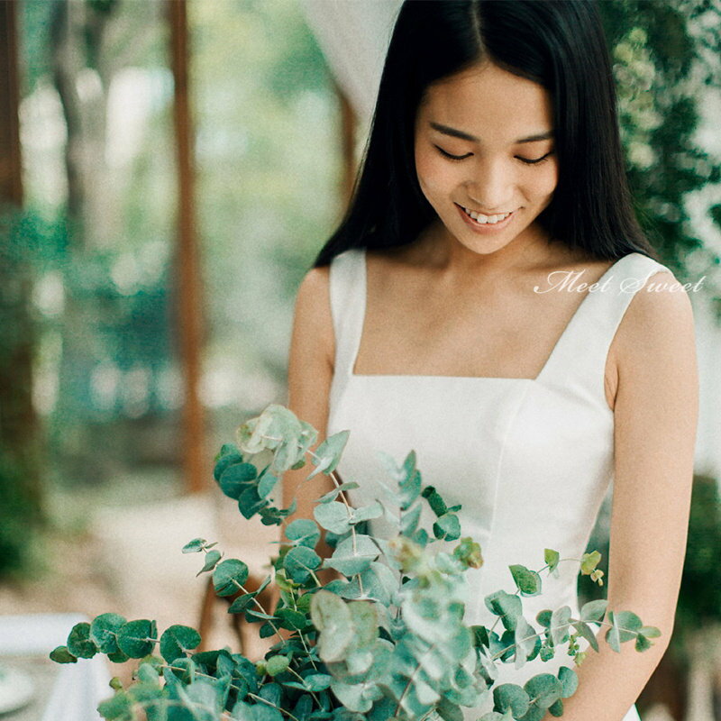 ウェディングドレス 花嫁 二次会ドレス ウエディングドレス 結婚式 前撮り 披露宴 リゾートウェディング チュール 袖なし 袖無し ノースリーブ 白 オフホワイト シンプル ワンピース セルフフォト ブライダルドレス エレガント 海外挙式 セミオーダー おしゃれ フォト婚