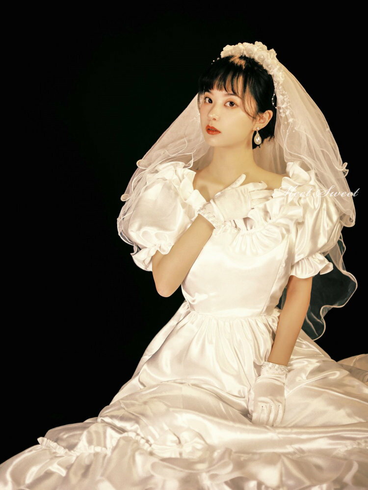 ウェディングドレス 二次会 ウエディングドレス レトロ 花嫁 フリル サテン 昭和風 前撮り フォトウェディング 結婚式 リゾート お誕生日 スタジオ ロケーション撮影 シンプル 成人式 清純 披露宴 ブライダルドレス エレガント 海外挙式 セミオーダー おしゃれ フォト婚