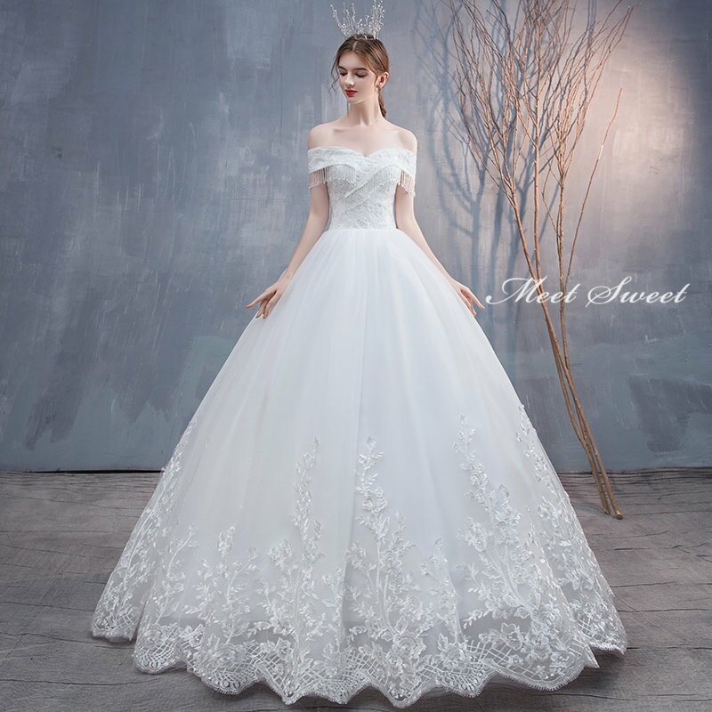 ウェディングドレス オフショルダー フリンジ 二次会ドレス 結婚式 披露宴 ブライダルドレス ロング丈 ロングドレス 花嫁ドレス ウエディングドレス プリンセスラインドレス ホワイト 編み上げ 前撮り エレガント 海外挙式 セミオーダー ボリューム クラシカル 王道 上品