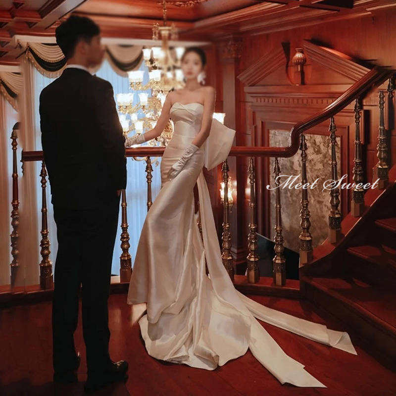 ウェディングドレス 二次会ドレス 結婚式 ブライダルドレス 新婦 ロングドレス サテン バックリボン トレーンドレス ベアトップ 袖なし 袖無し ノースリーブ ビスチェ 前撮り 海外挙式 花嫁ドレス ウエディングドレス 披露宴 エレガント セミオーダー おしゃれ フォト婚