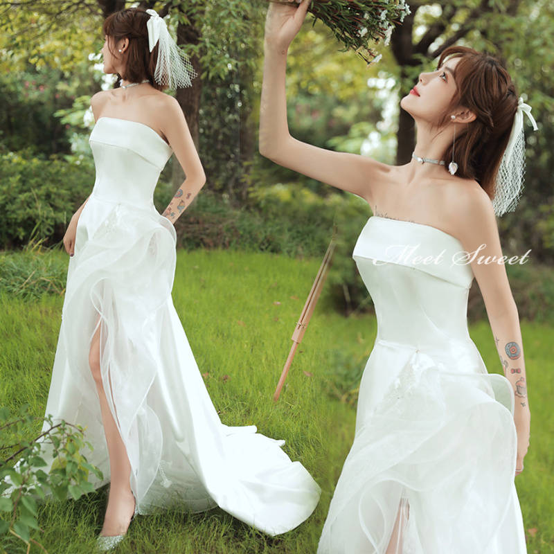 ウェディングドレス 二次会ドレス 結婚式 白 オフホワイト 赤 ブライダルドレス ファスナー スリット ベアトップ 袖なし 袖無し ノースリーブ ビスチェ 前撮り 海外挙式 花嫁 リゾート ウエディングドレス パーティー 披露宴 エレガント セミオーダー おしゃれ フォト婚