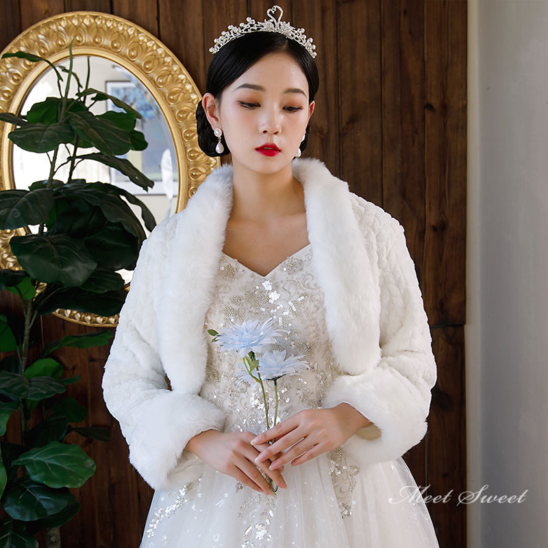 長袖 ファーボレロ ウェディングボレロ ウエディングショール ブライダルケープ 白 ホワイト ブライダル 花嫁小物 結婚式 二次会 披露宴 パーティー 冬 暖かい