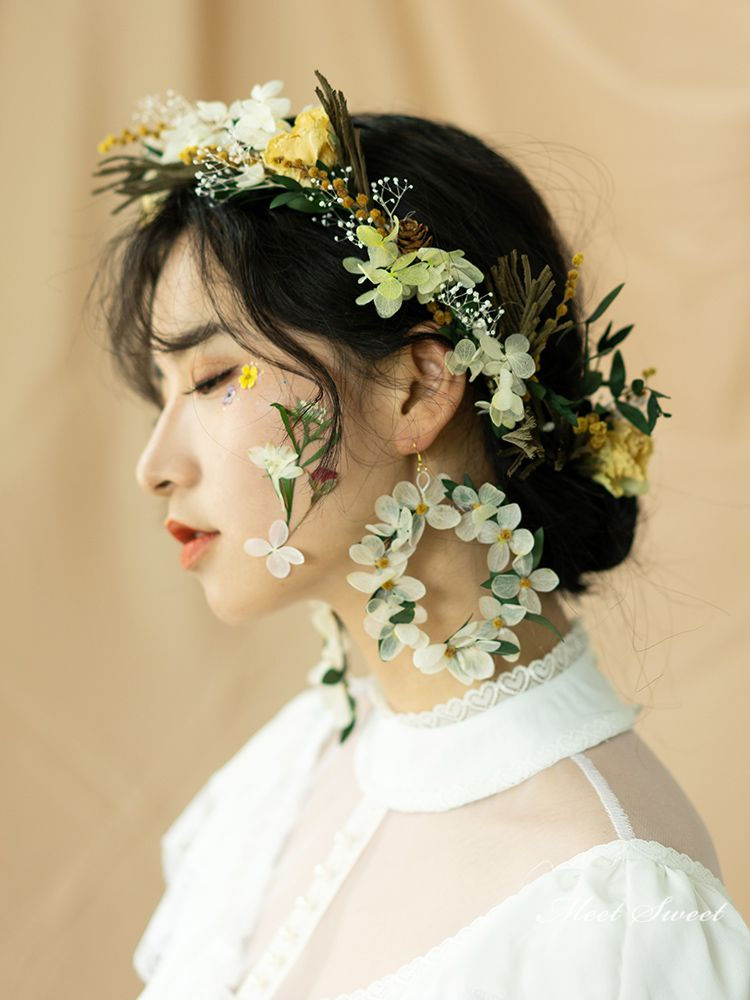 ミートスウィートの花かんむり ピアス/イヤリング 花冠 手作り ウェディング ヘッドドレス 花かんむり 造花 髪飾り 大人用 リゾート 花嫁 二次会 結婚式 写真撮り 演奏会 挙式 ヘアアクセサリー ヘッドアクセサリー ブライダルアクセサリー ウェディング小物 披露宴｜アングル2