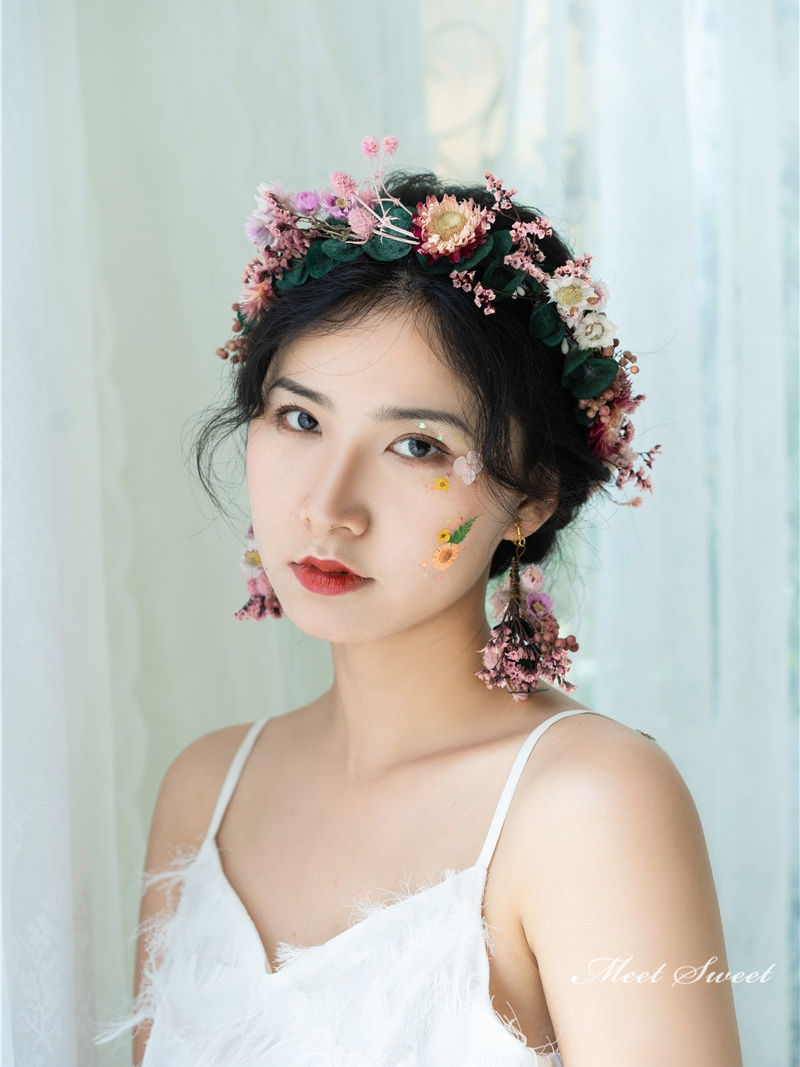 ミートスウィートの花かんむり イヤリング 花冠 ウェディング イエロー パープル ヘッドドレス 花輪 リゾート 造花 髪飾り 花嫁 二次会 結婚式 森ガール 前撮り ガーデン結婚式 ヘアアクセサリー ヘッドアクセサリー ブライダルアクセサリー ウェディング小物 披露宴｜アングル3