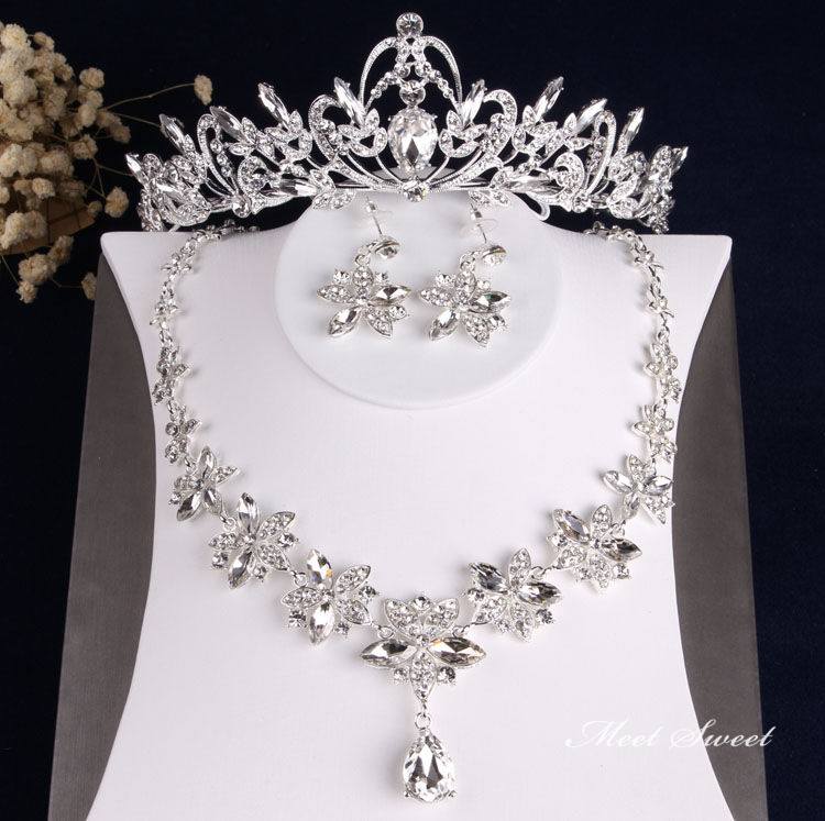 【P5倍★BLACK FRIDAY限定】ネックレス+イヤリング/ピアス ティアラ ウェディング 結婚式 二次会 アクセサリーセット 花嫁 ブライダル 発表会 ヘ...