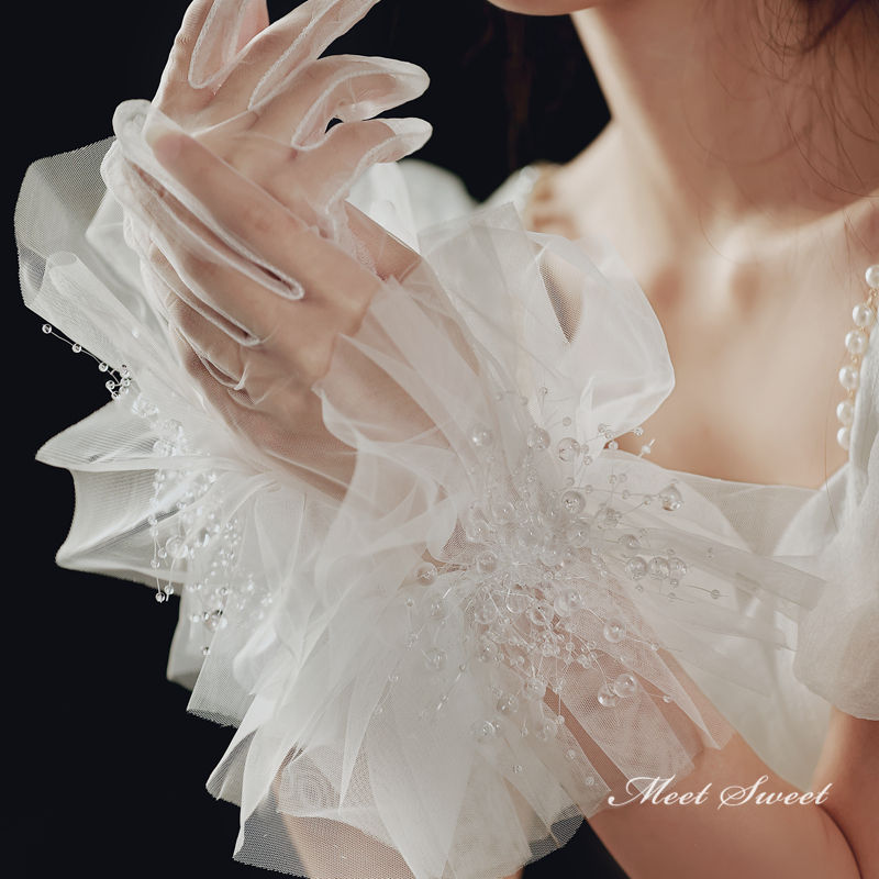 ショートグローブ ウェディンググローブ ウエディンググローブ ブライダル 結婚式 花嫁 二次会 披露宴 前撮り フリル 白 クリスタル パーティー手袋