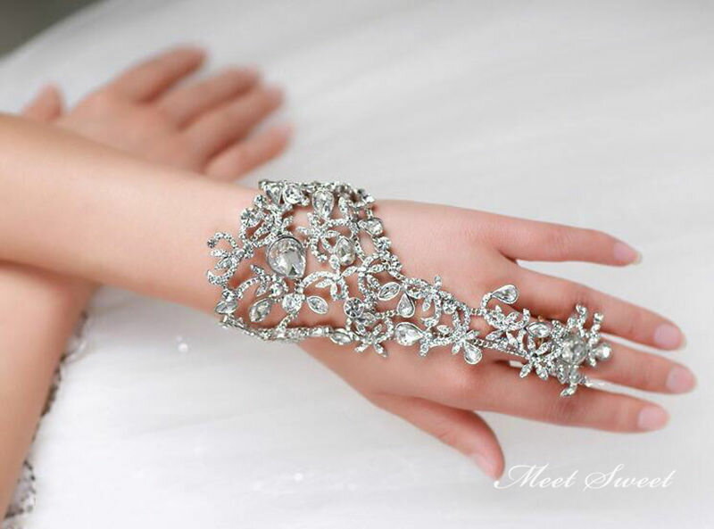 ウェディング ラインストーン ウエディンググローブ ビジュー ブライダル 結婚式 花嫁 二次会 海外挙式 前撮り パーティー ブレスレット 腕輪 指輪一体
