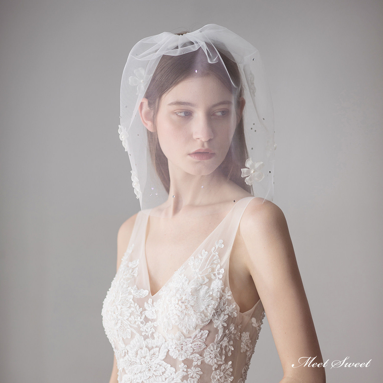 ウエディングベール ウェディングベール ショートベール ミニベール フェイスアップベール ブライダル 結婚式 二次会 披露宴 花嫁 海外挙式 前撮り ヘアアクセサリー ヴェール ベイル ヴェイル ヘッドアクセサリー 花嫁小物 結婚パーティー オフホワイト