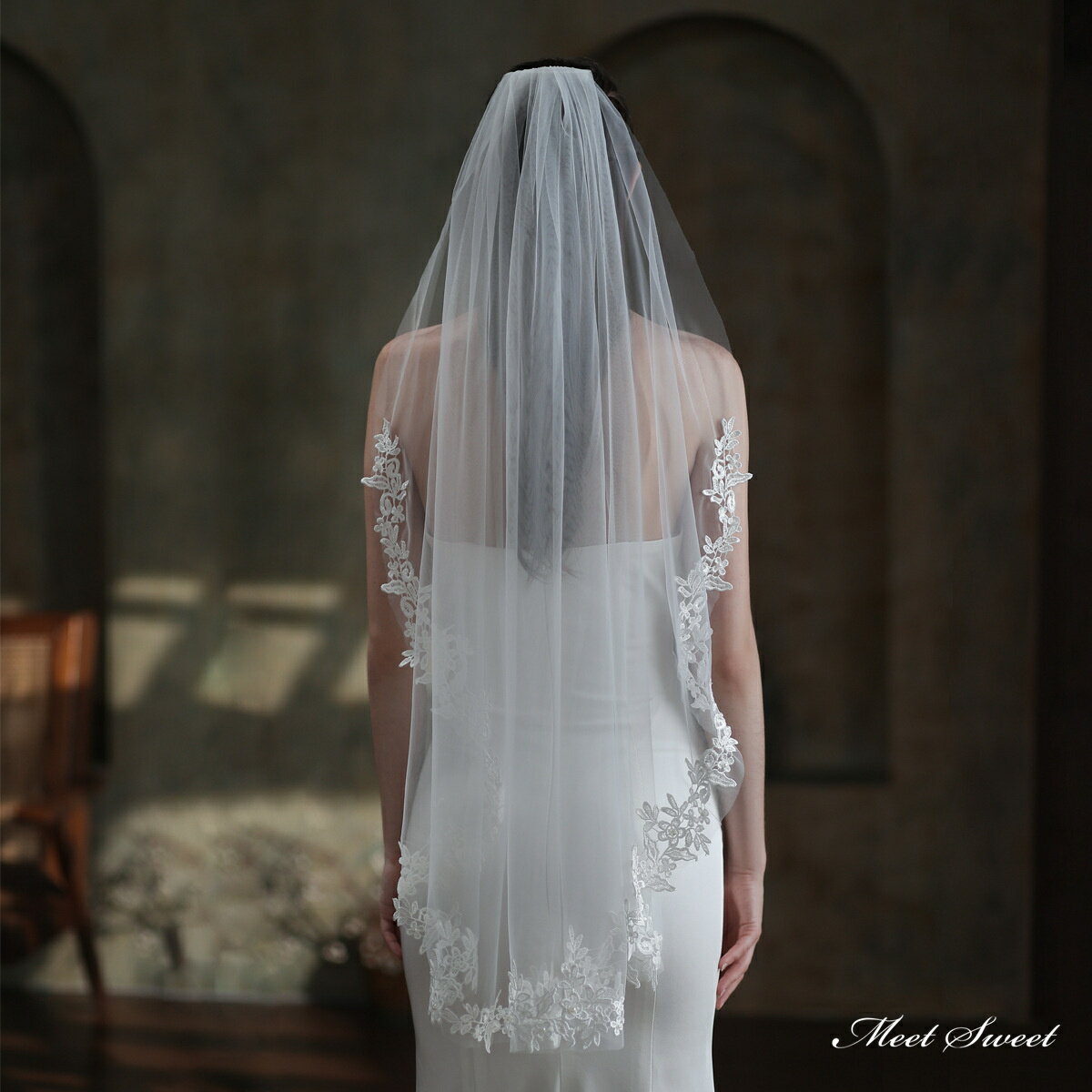 ウエディングベール ウェディングベール レース コーム付き ミドルベール ミディアムベール ブライダル 結婚式 二次会 披露宴 花嫁 海外挙式 前撮り ヘアアクセサリー ヴェール ベイル ヴェイル ヘッドアクセサリー 花嫁小物 結婚パーティー オフホワイト