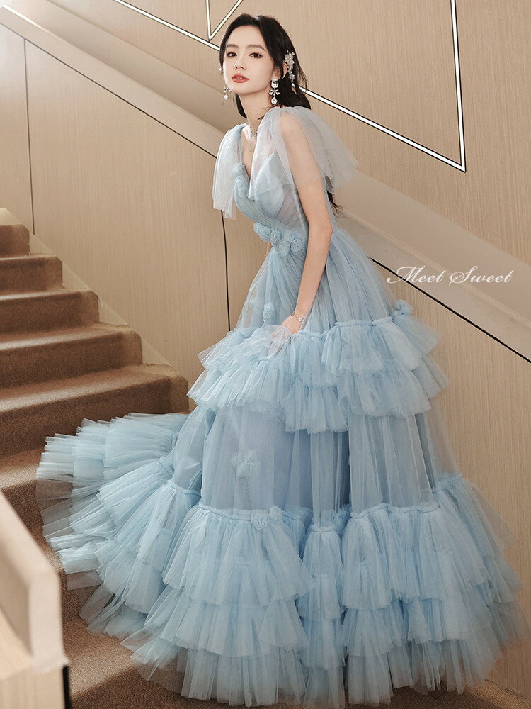 カラードレス ウェディングドレス ライトブルー フリル 半袖 チュール ふわふわ 可愛い ウエディングドレス イブニングドレス 発表会 演奏会 結婚式 二次会 花嫁パーティードレス ロングドレス カクテルドレス フォーマルドレス スカイブルー プリンセスドレス 編み上げ