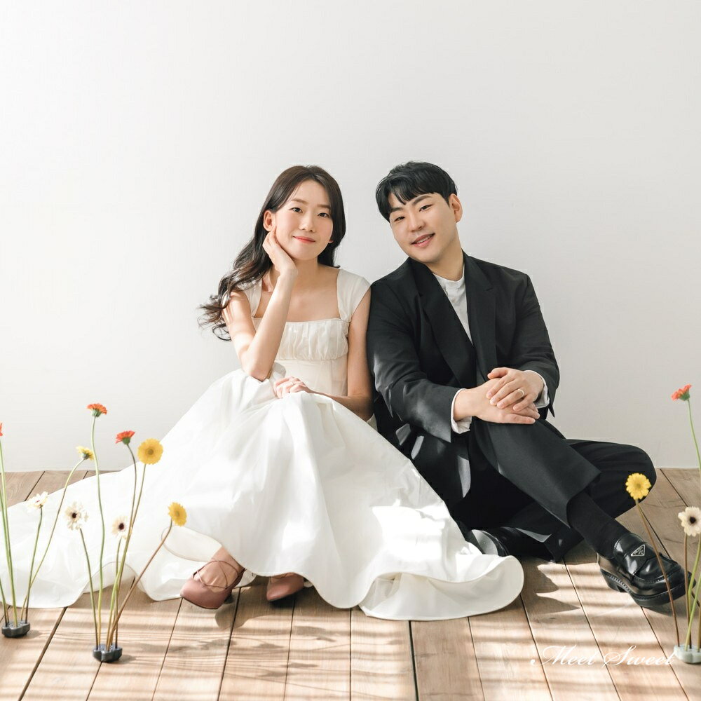 ミートスウィートのウェディングドレス ウエディングドレス ロングドレス 二次会 結婚式 前撮り ブライダル 花嫁 ノースリーブ 編み上げ 韓国風 リゾート 海外挙式 ガーデンウェディング フォトウェディング 袖なし オフホワイト パーティードレス 小さいサイズ 大きいサイズ｜アングル2