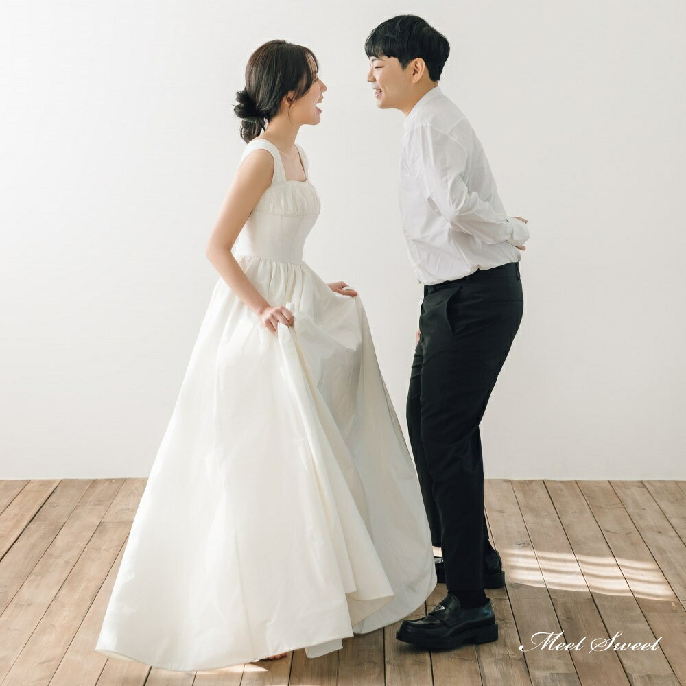 ミートスウィートのウェディングドレス ウエディングドレス ロングドレス 二次会 結婚式 前撮り ブライダル 花嫁 ノースリーブ 編み上げ 韓国風 リゾート 海外挙式 ガーデンウェディング フォトウェディング 袖なし オフホワイト パーティードレス 小さいサイズ 大きいサイズ｜アングル3