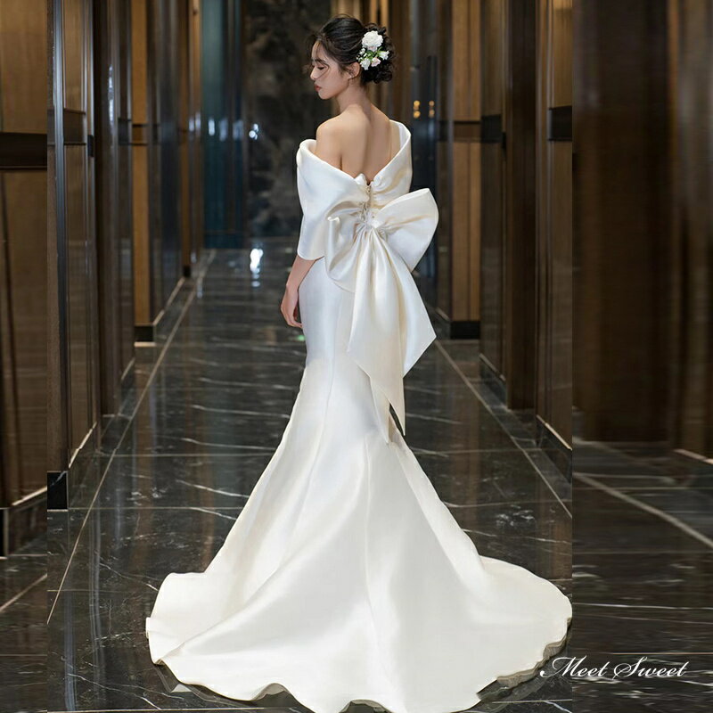 ウェディングドレス ウエディングドレス ロングドレス 二次会 結婚式 前撮り ブライダル 花嫁 サテン オフショルダー 後ろリボン アシンメトリー 海外挙式 フォトウェディング オフホワイト wedding dress パーティードレス 小さいサイズ 大きいサイズ