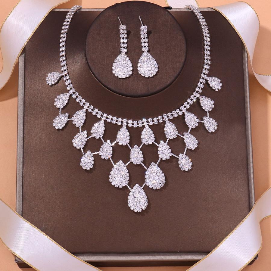 樂天商城 - ウェディングネックレス ピアス セット 結婚式アクセサリー 前撮り 挙式 二次会 発表会 演奏会 パーティー 花嫁小物 披露宴 ウエディングネックレス ゴージャス ブライダルアクセサリー ラインストーン お呼ばれ 成人式 卒業式 誕生日 パーティーネックレス シルバー