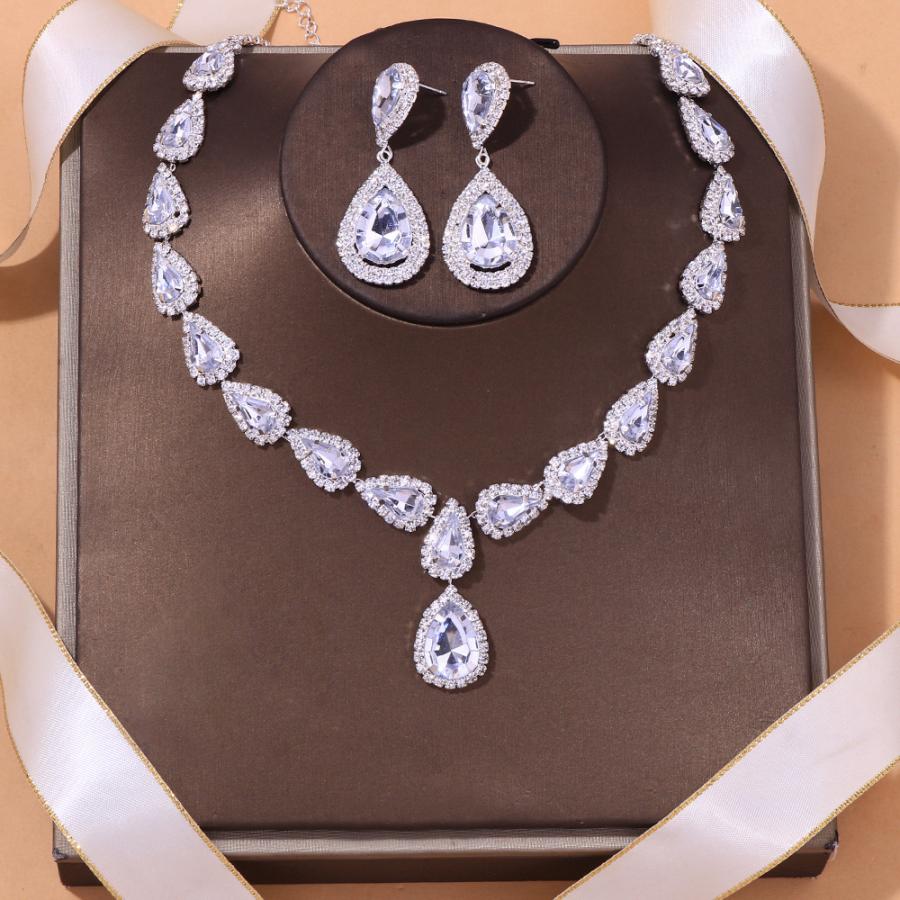 樂天商城 - ウェディングネックレス ピアス セット シルバー ゴールド 結婚式アクセサリー 挙式 二次会 発表会 演奏会 パーティー 花嫁小物 披露宴 ウエディングネックレス ブライダルアクセサリー ラインストーン お呼ばれ 成人式 卒業式 前撮り パーティーネックレス キラキラ
