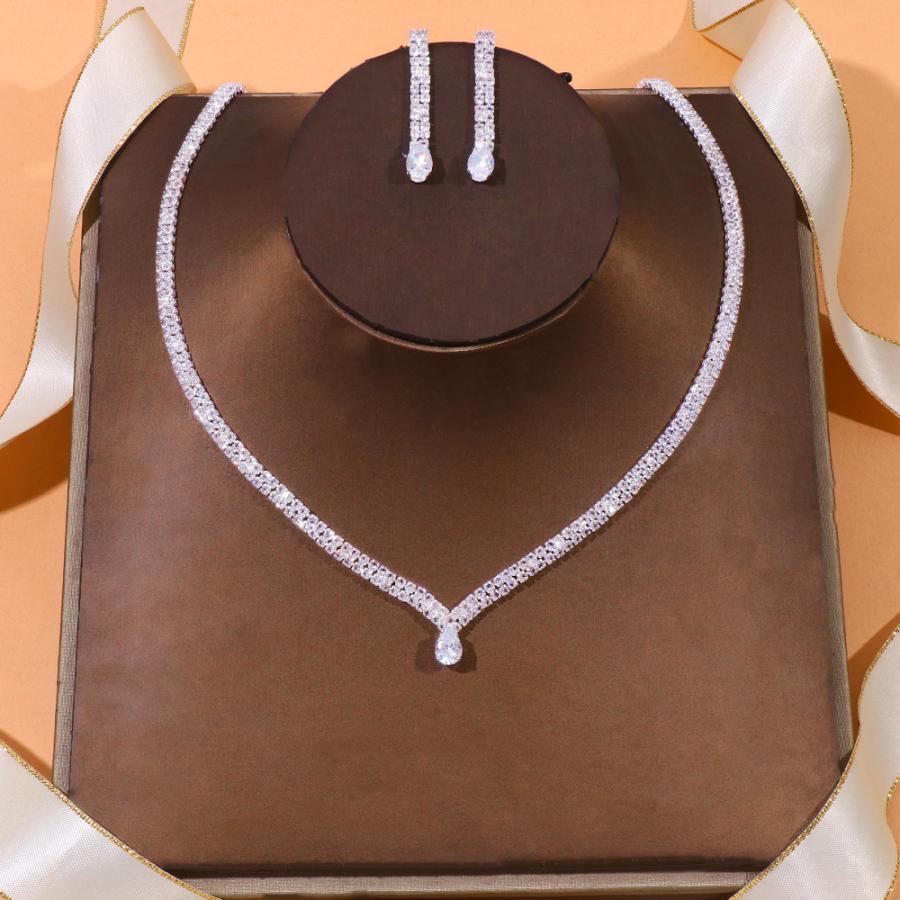 ウェディングネックレス ピアス セット シンプル 結婚式アクセサリー 前撮り 挙式 二次会 発表会 演奏会 パーティー 花嫁小物 披露宴 ウエディングネックレス ブライダルアクセサリー ラインストーン お呼ばれ 成人式 卒業式 誕生日 パーティーネックレス シルバーのサムネイル