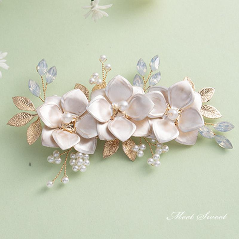 ウェディングヘッドドレス ビジュー 花 フラワー 結婚式 髪飾り 前撮り 二次会 発表会 演奏会 ブライダル パーティー 花嫁小物 披露宴 着物 ウエディングヘアアクセサリー ウエディングアクセサリー ヘッドアクセ 和装 卒業式 成人式 海外挙式 後撮り 撮影 ゴールド 3