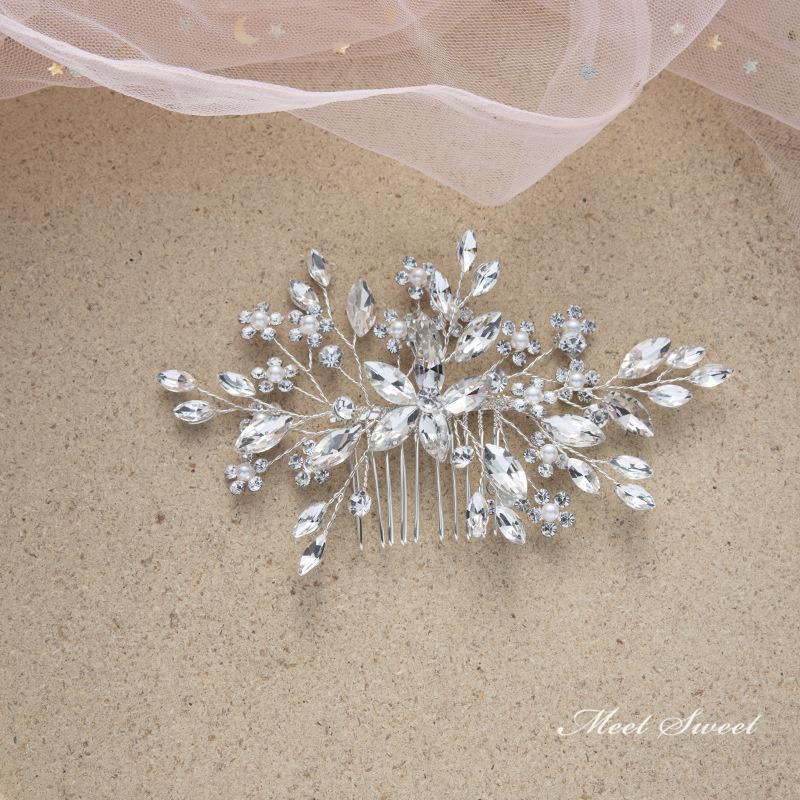 ミートスウィートのウェディングヘッドドレス ビジュー ラインストーン ヘアコーム 結婚式 髪飾り 前撮り 二次会 発表会 演奏会 ブライダル パーティー 花嫁小物 披露宴 ウエディングヘアアクセサリー 結婚式アクセサリー ヘッドアクセ 和装 卒業式 成人式 海外挙式 後撮り シルバー｜アングル2