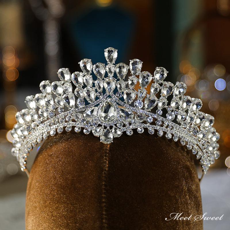 ウェディングヘッドドレス ティアラ クラウン 王冠 ビジュー 結婚式 髪飾り 前撮り 二次会 発表会 演奏会 誕生日 記念日 ブライダル パーティー 花嫁小物 披露宴 2次会 ウエディングティアラ ヘアアクセサリー ヘッドアクセ 海外挙式 後撮り 撮影 シルバー イベント