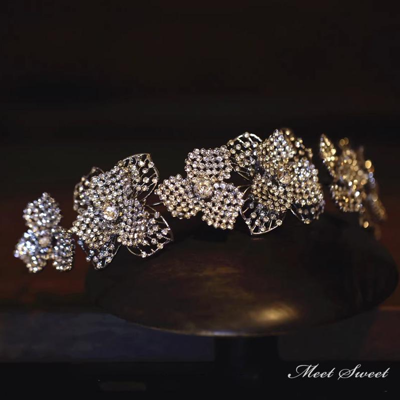 ウェディングヘッドドレス ビジュー ヘアバンド カチューシャ フラワー ラインストーン 花冠 結婚式 髪..