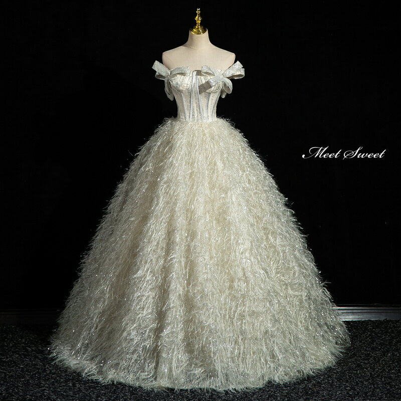 カラードレス プリンセスライン ロングドレス シルバー フェザー オフショルダー ウェディングドレス 結婚式 二次会 花嫁 前撮り 演奏会 発表会 ステージ衣装 ウエディングドレス パーティードレス ブライダル 大人 舞台 演出 イブニングドレス コンサート コンクール