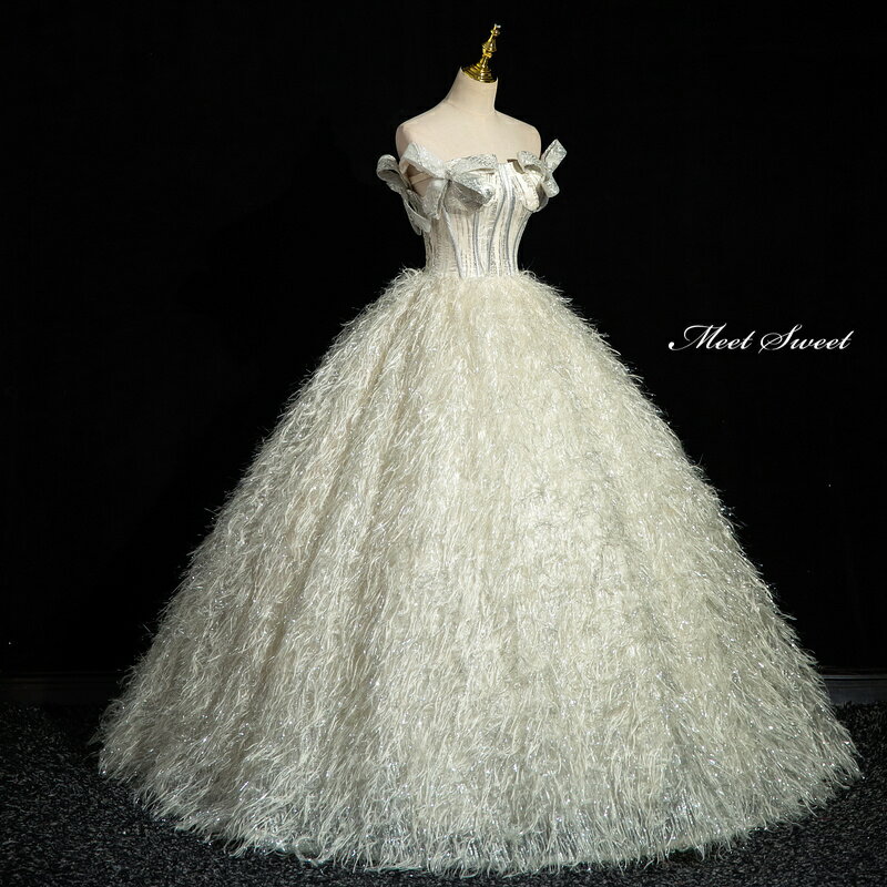 カラードレス プリンセスライン ロングドレス シルバー フェザー オフショルダー ウェディングドレス 結婚式 二次会 花嫁 前撮り 演奏会 発表会 ステージ衣装 ウエディングドレス パーティードレス ブライダル 大人 舞台 演出 イブニングドレス コンサート コンクール