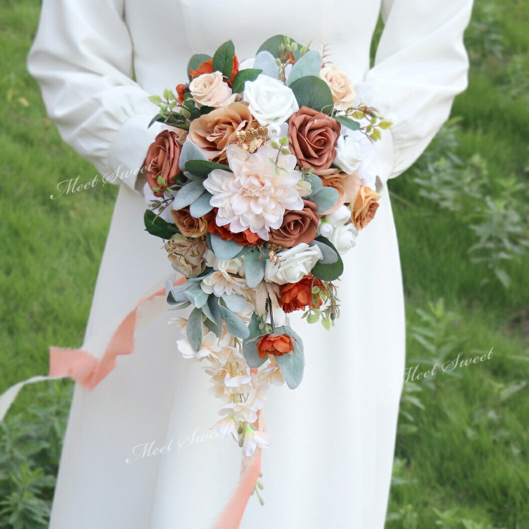 ウェディングブーケ ブライダルブーケ キャスケードブーケ ウエディングブーケ 花嫁 ブーケ 造花 花束 華やか エレガント 結婚式 二次会 披露宴 挙式 前撮り フェイクフラワー ウェディング ウエディング 造花ブーケ トスブーケ アートフラワー フォトウェディング ブラウン