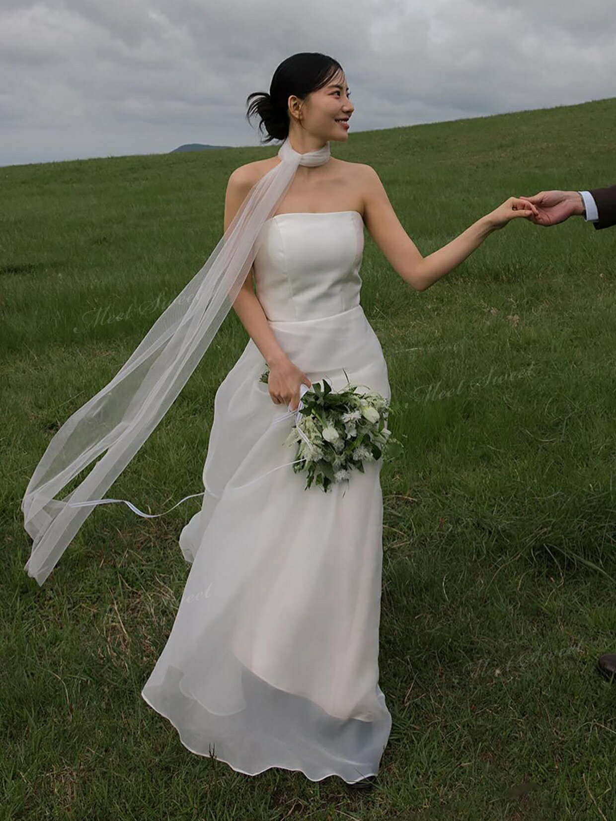 ウェディングドレス オーガンジー ベアトップ 無地 シンプル フォト婚 Aライン ロング ドレス 二次会 結婚式 披露宴 前撮り 後撮り 発表会 花嫁 ウエディングドレス 花嫁ドレス 二次会ドレス 大きいサイズ 小さいサイズ 海外挙式 ブライダル ホワイト ブラック