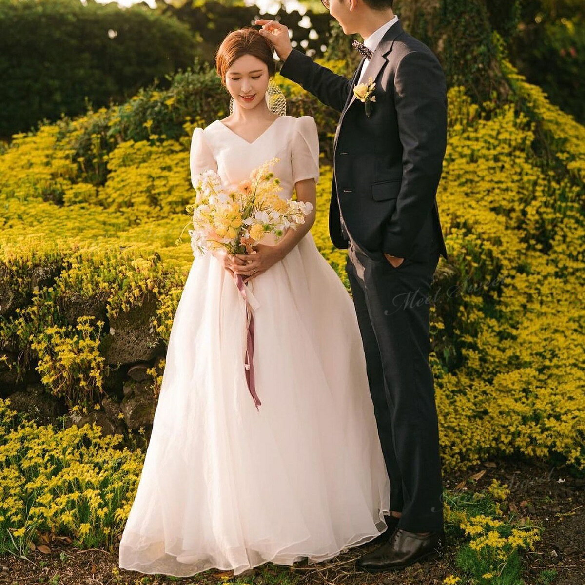 乐天商城 - ウェディングドレス 半袖 ふんわり Vネック ロングドレス オフホワイト Aライン ロング ドレス 二次会 結婚式 披露宴 前撮り 後撮り 発表会 花嫁 ウエディングドレス 花嫁ドレス 二次会ドレス 大きいサイズ 小さいサイズ 海外挙式 ブライダル フォトウェディング