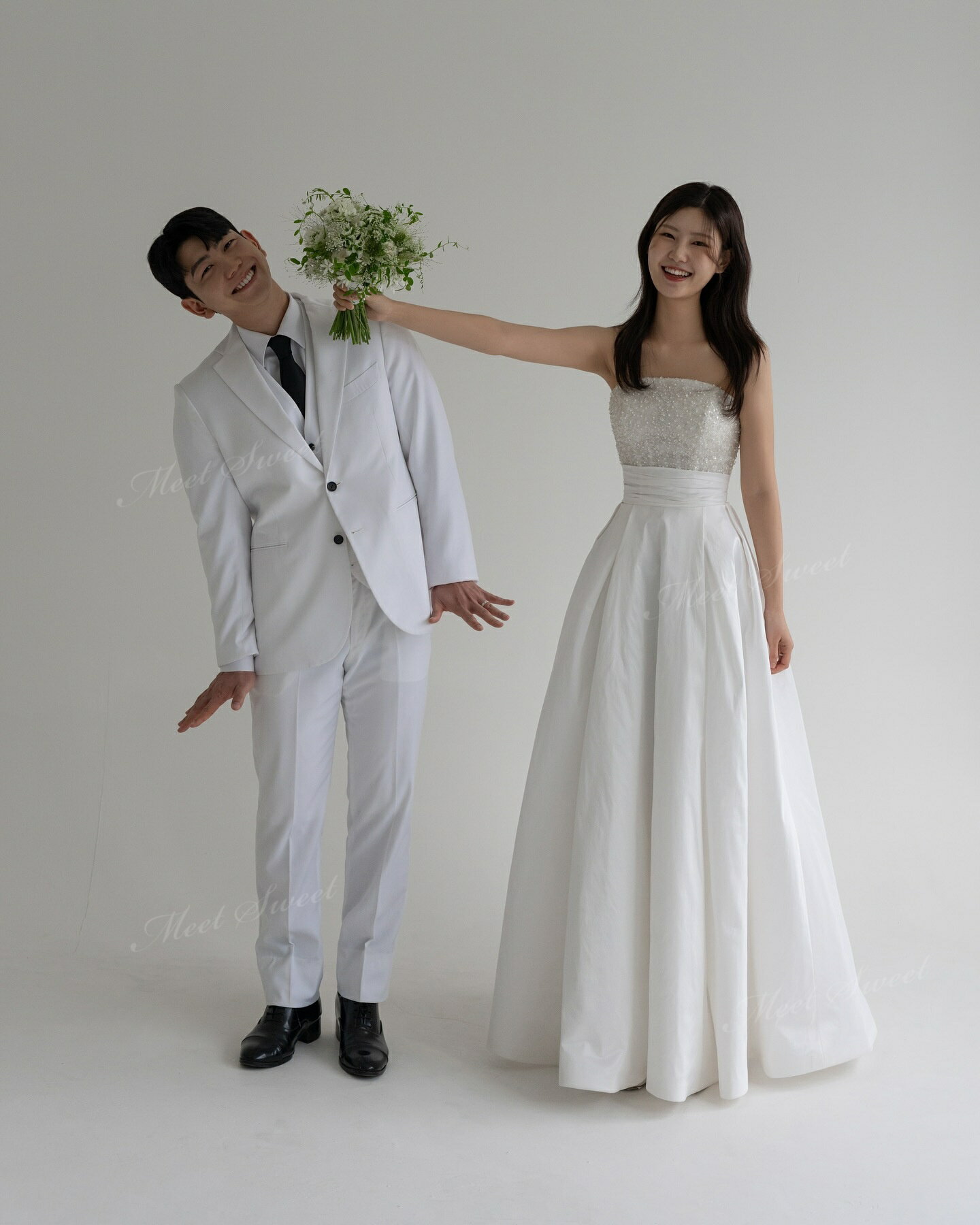 乐天商城 - ウェディングドレス オフショルダー 2way ベアトップ Aラインドレス Aライン ロング ドレス 二次会 結婚式 披露宴 前撮り 後撮り 発表会 花嫁 ウエディングドレス 花嫁ドレス 二次会ドレス 大きいサイズ 小さいサイズ 海外挙式 ブライダル フォトウェディング