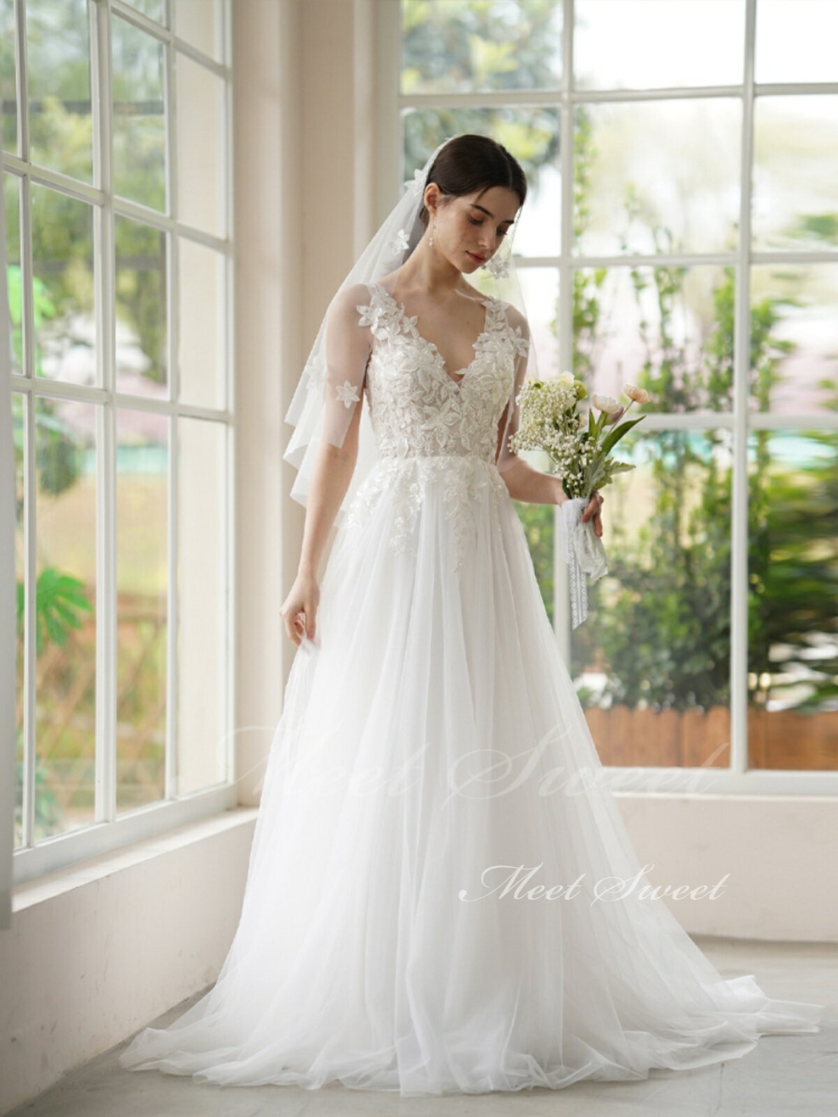 樂天商城 - ウェディングドレス Vネック Aラインドレス チュール フラワー レース ファスナー 上品 花嫁 結婚式 二次会 前撮り ドレス ブライダル ウエディングドレス オフホワイト ロングドレス ウェディング ウエディング 二次会ドレス 花嫁ドレス 小さいサイズ 結婚式ドレス