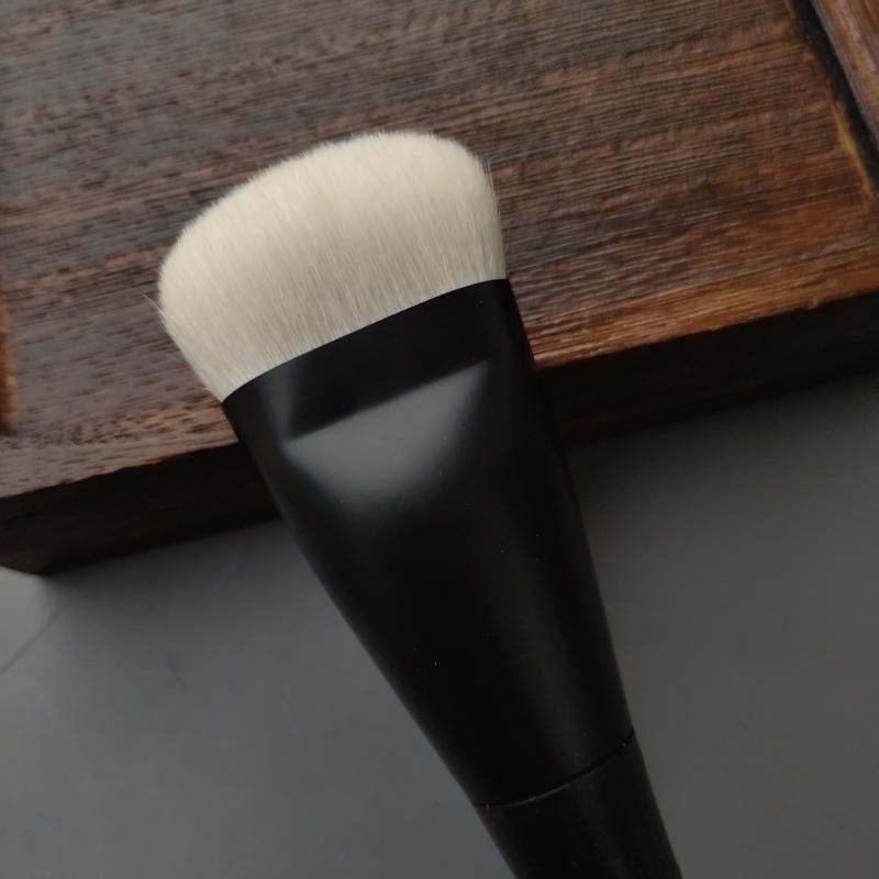 メイクブラシ ウッドハンドル 一文字型 斜め 輪郭修正ブラシ 極細 柔らかい 羊毛 化粧ブラシ フェイスブラシ チークブラシ