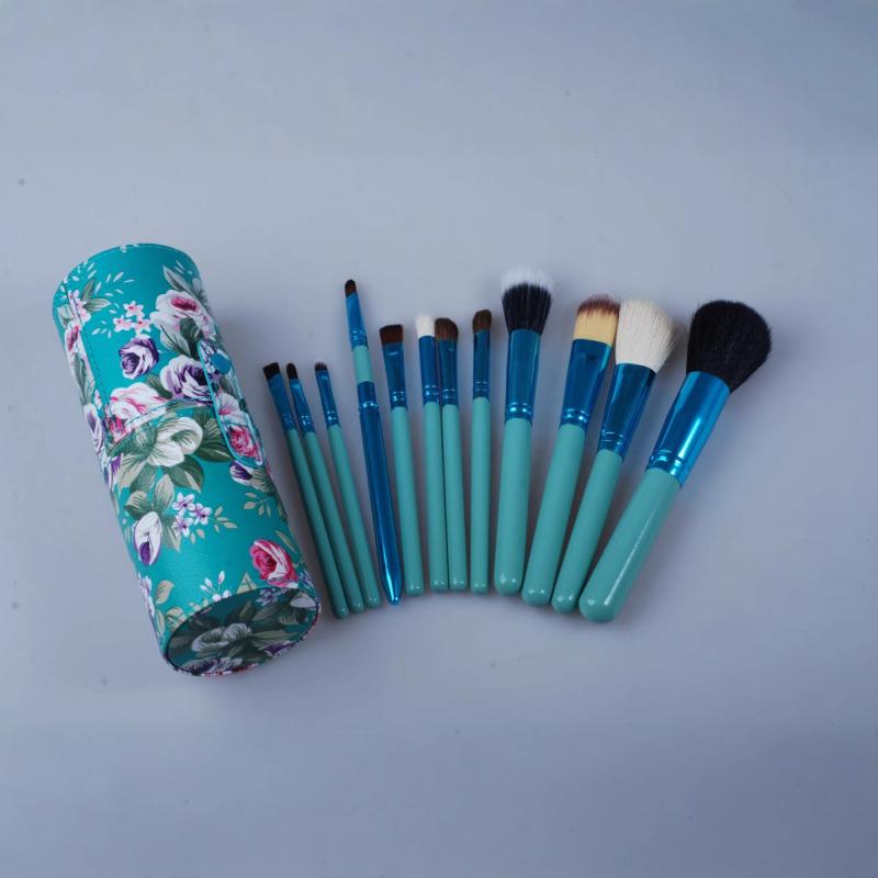 メイクブラシ セット 豪華感 12本入り 収納ケース付き 携帯用 コスメブラシ