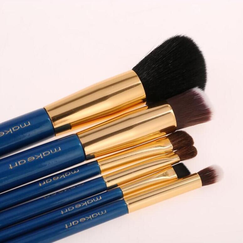 化粧ブラシ セット 6本 メイクブラシ 携帯用 持ち運び 鞄付き