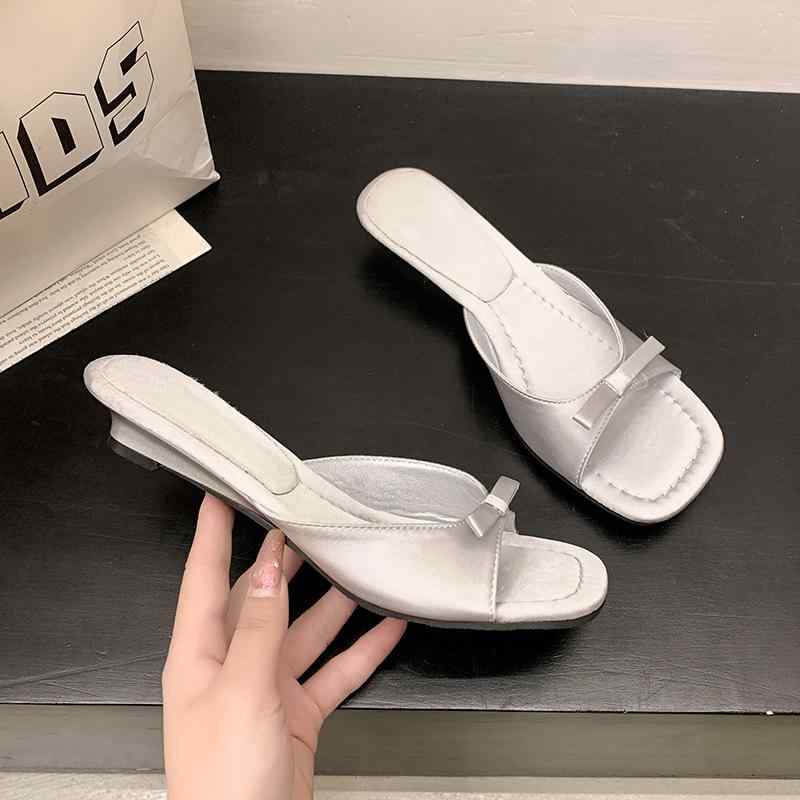 サンダル レディース ローヒール 外履き バタフライ かわいい 高見え おしゃれ 歩きやすい 普段使い コ..