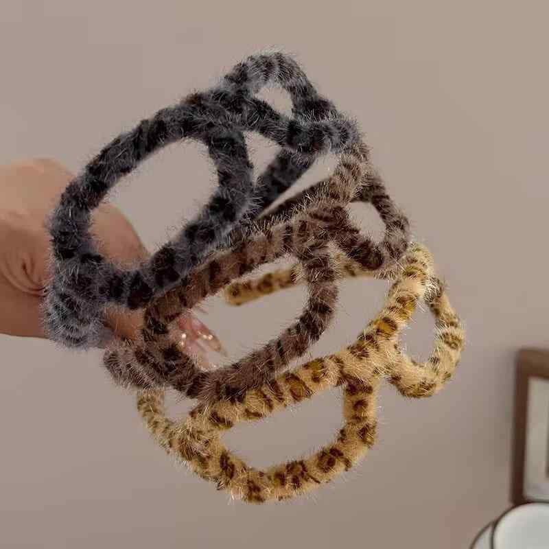 ヘアバンド レディース ヒョウ柄 眼鏡 高顱頂 ぬいぐるみ かわいい 洗顔 ヘアアクセサリー 百搭 豪華感 おしゃれ