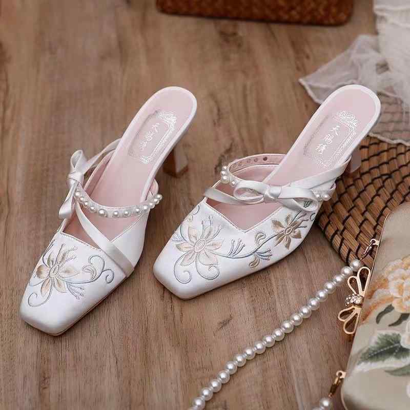 サンダル レディース 春夏 外履き ミュール ポインテッドトゥ ピンヒール 刺繍 豪華感 エレガント かわ..