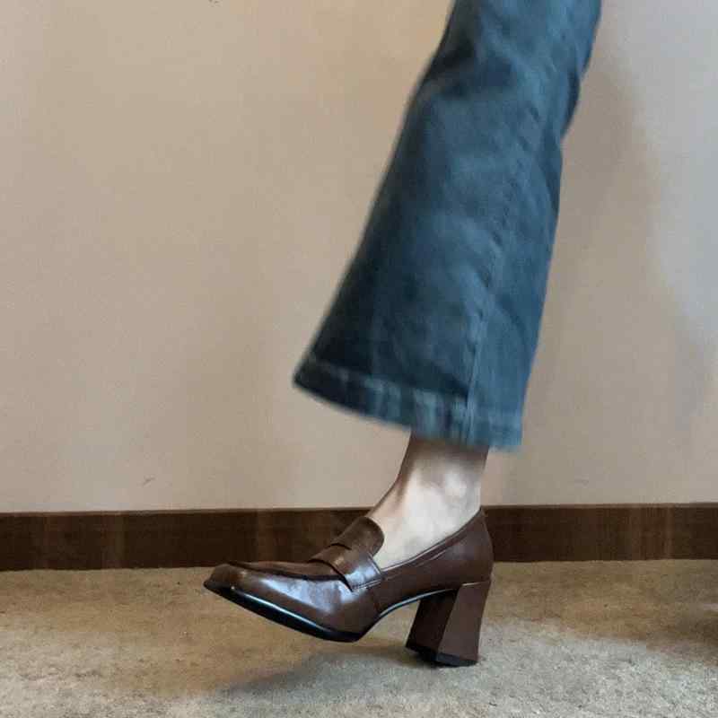 パンプス レディース ローファー 黒 スクエアトゥ 太ヒール チャンキーヒール ブリティッシュスタイル カジュアル きれいめ 美脚 歩きやすい 婦人靴