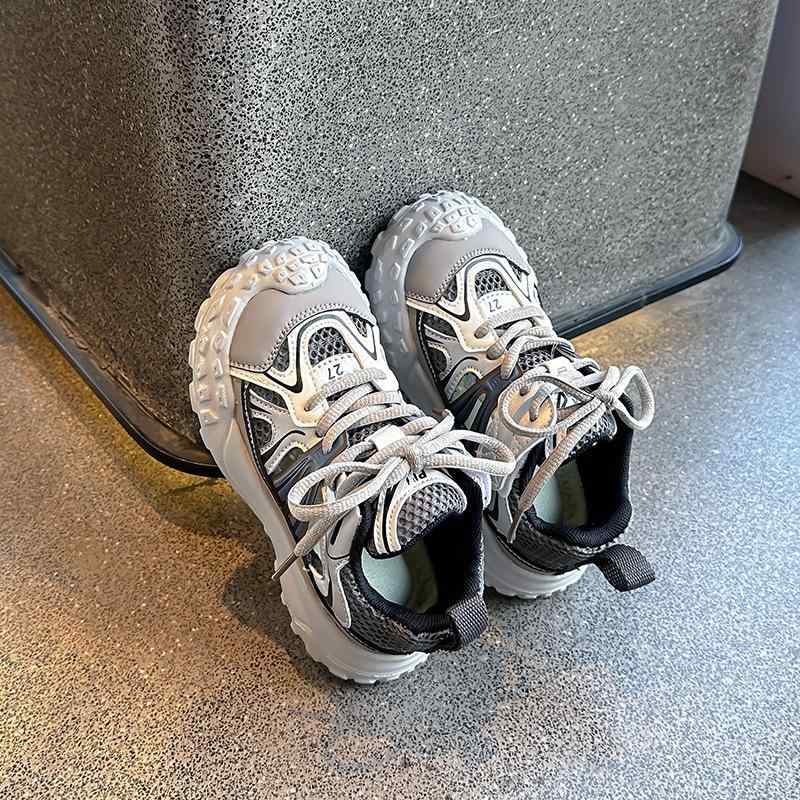 Rakuten - 靴 キッズ 男の子 軽量 快適 サンダル 女の子 スポーツ 涼しい 通気性 韓国 タイヤ底