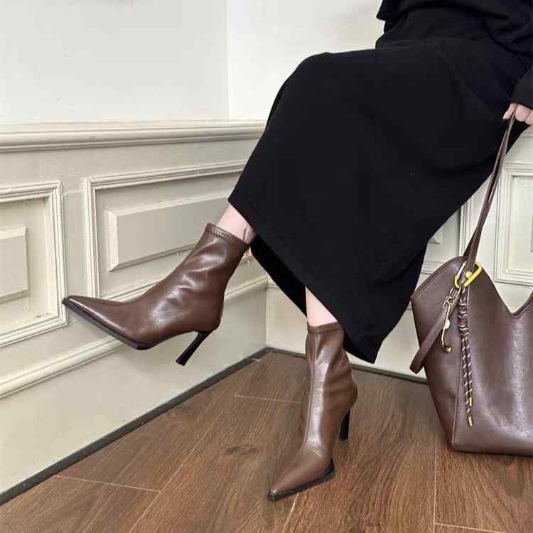 ブーツ レディース 秋冬 ハイヒール ショートブーツ ポインテッドトゥ ピンヒール 細見え 美脚 歩きや..