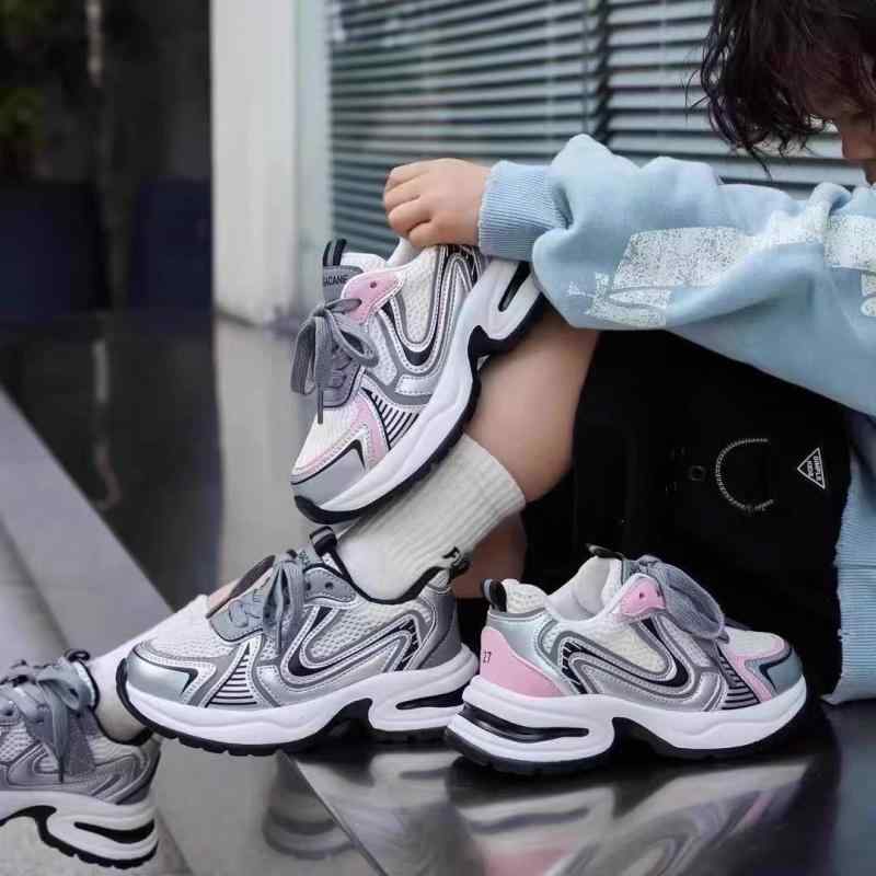 スニーカー キッズ 女の子 男の子 通気性 スポーツシューズ 厚底 赵露思 インフルエンサー モデル 春夏 薄手